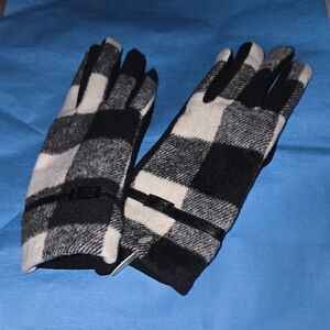 Elegant Black and White Plaid Women's Smart  Gloves.